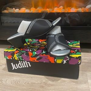 New in box Judith heeled sandals